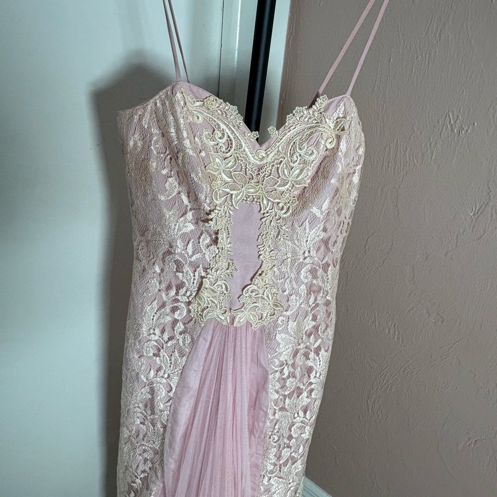 newleaf by samir  nice beautiful pink dress 

Size 7/8

Really good condition - Picture 3 of 8